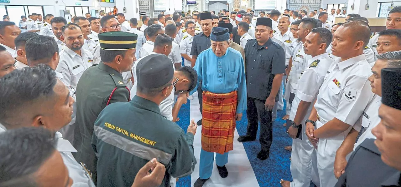 Selangor Sultan attends religious ceremony at Lumut naval base