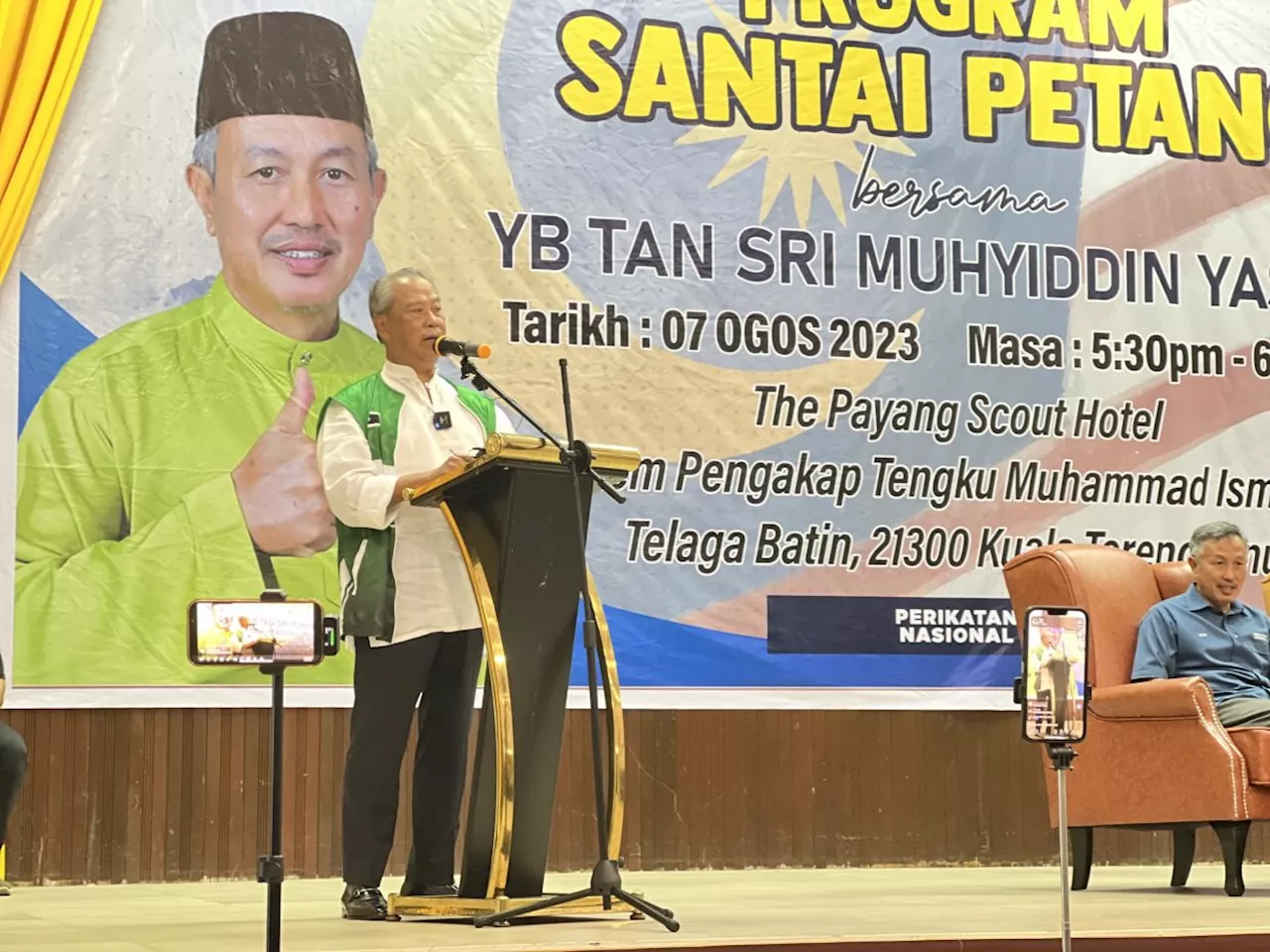 Zahid has betrayed Umno, says Muhyiddin