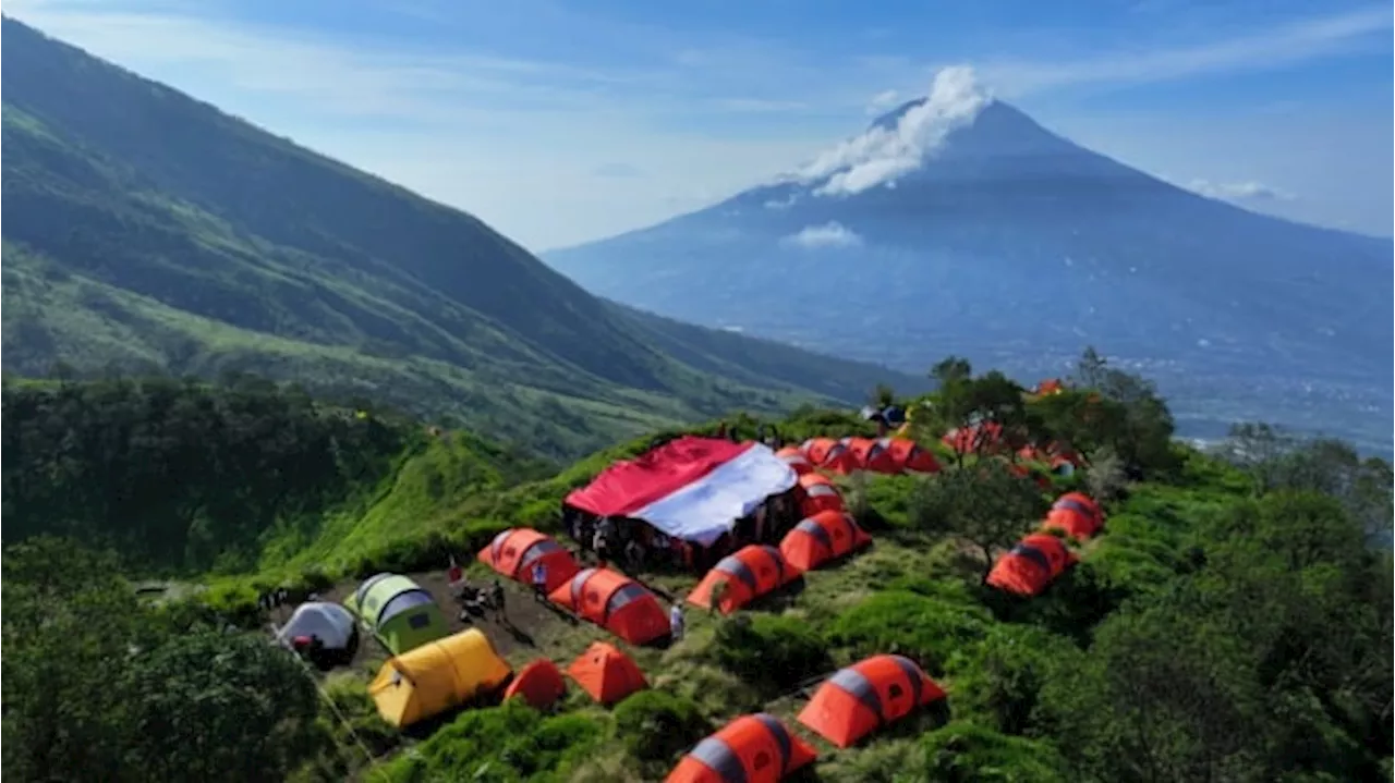 Nyamannya Naik Gunung Terbersih di Indonesia