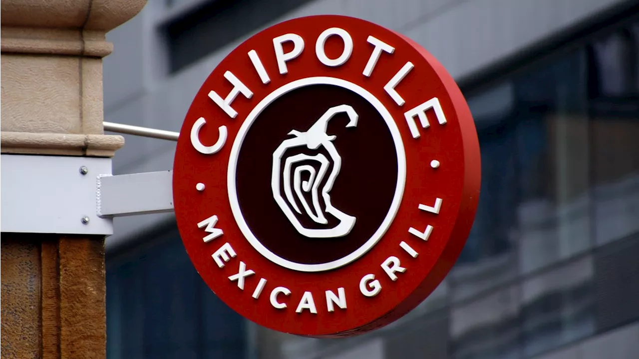 Chipotle reverses protein policy, says workers can choose chicken once again