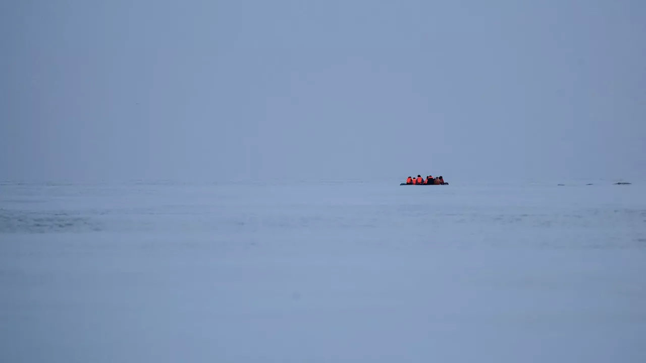 Traversée de la Manche: près d'une centaine de migrants secourus en mer au large du Pas-de-Calais