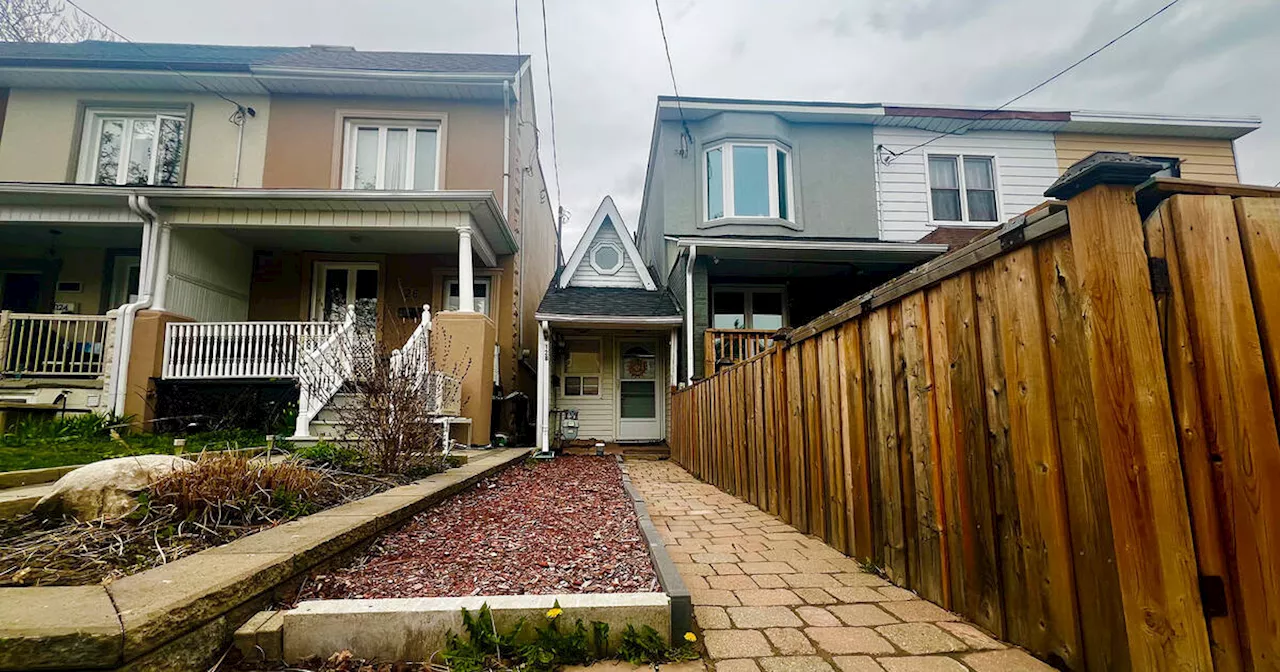 Toronto's tiniest house is so small it's almost world famous