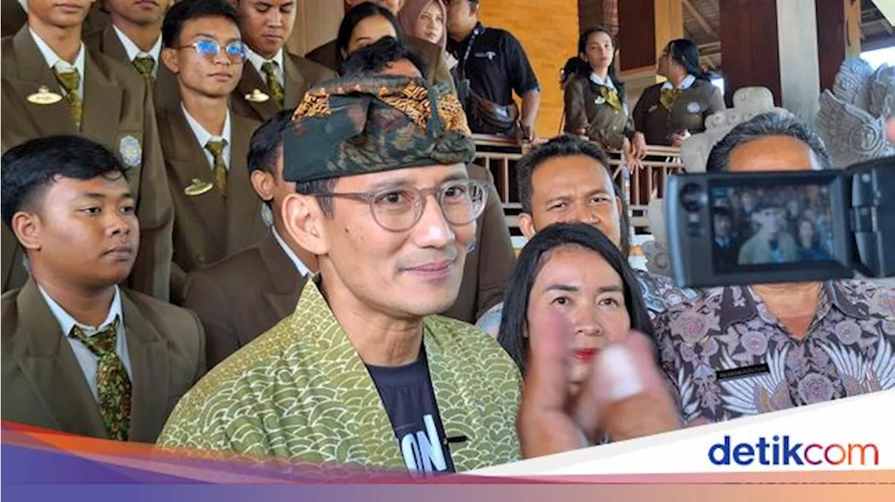 Sandiaga Beberkan Jurus Pemerintah Bikin Harga Tiket Pesawat Lebih Murah