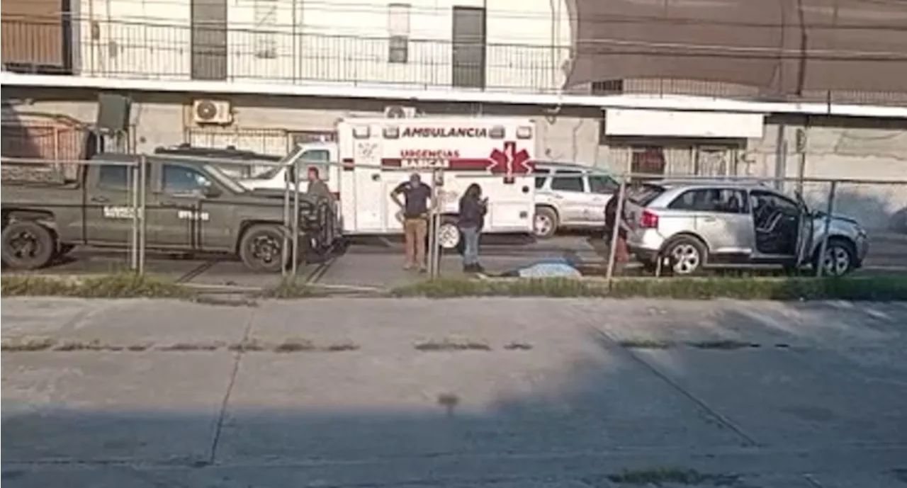 Elementos de la Sedena chocan contra vehículo en Nuevo Laredo, Tamaulipas; abaten a uno de los tripulantes