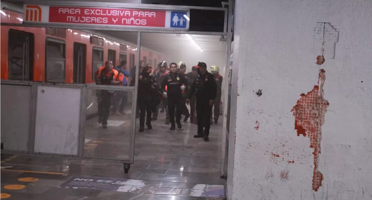 VIDEO Línea 3 del Metro: hombre desciende a las vías en la estación Hidalgo y provoca corto circuito