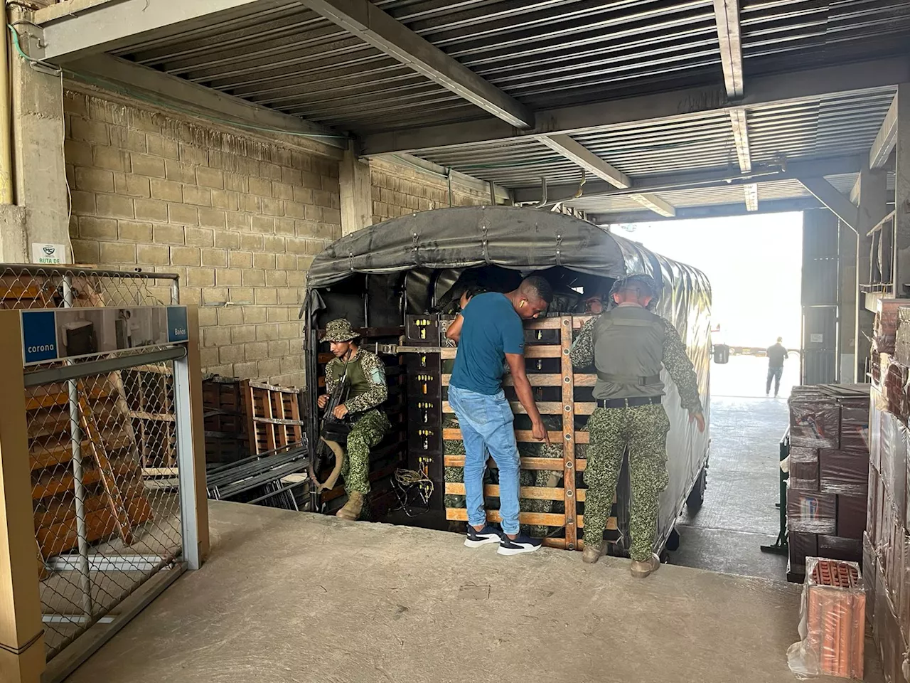 La Armada Nacional incautó un cargamento de cerveza de contrabando