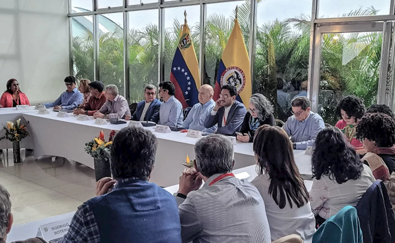 Es &#039;inviable&#039; sostener doble negociación con el Eln: Delegación de paz