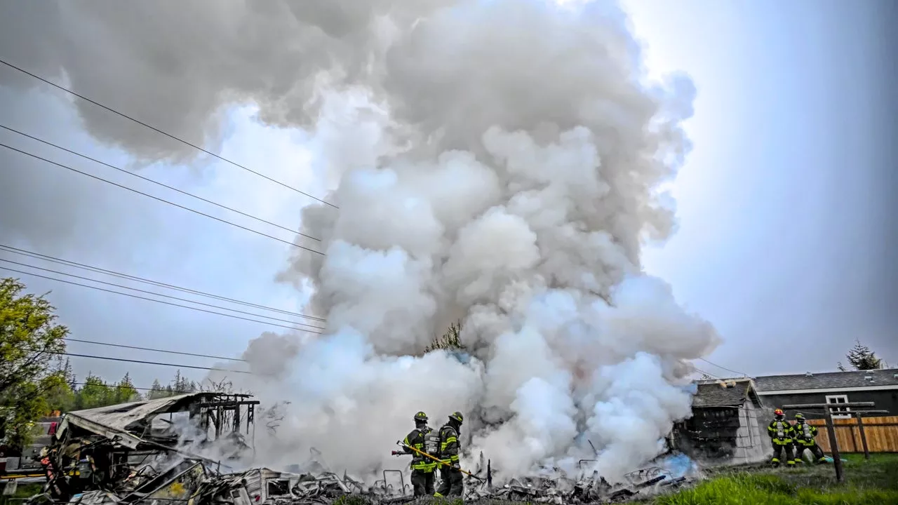 1 dead in massive house fire in Port Angeles