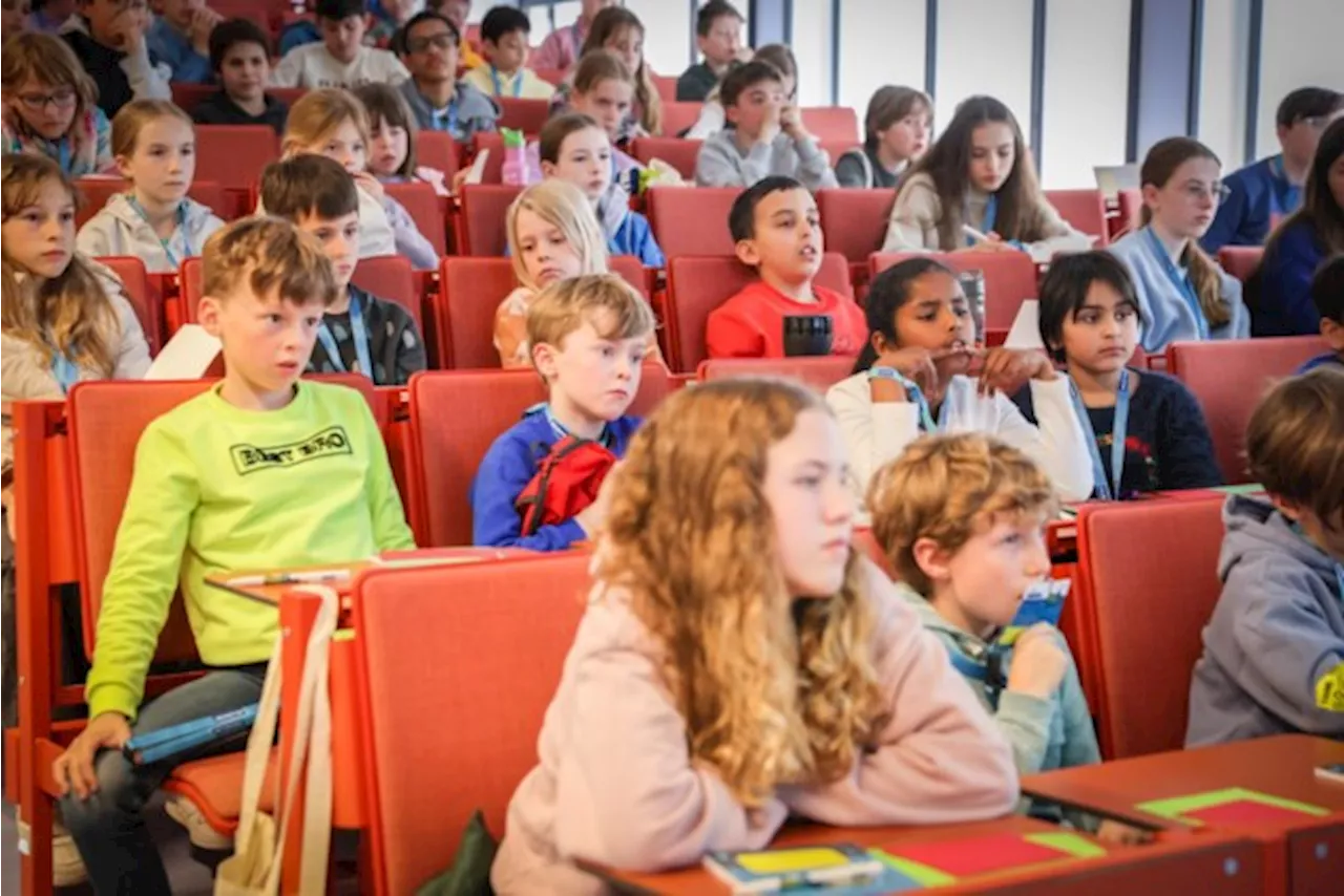 Kinderuniversiteit KU Leuven razend populair: “Ik vind het leuk om échte dingen te leren”