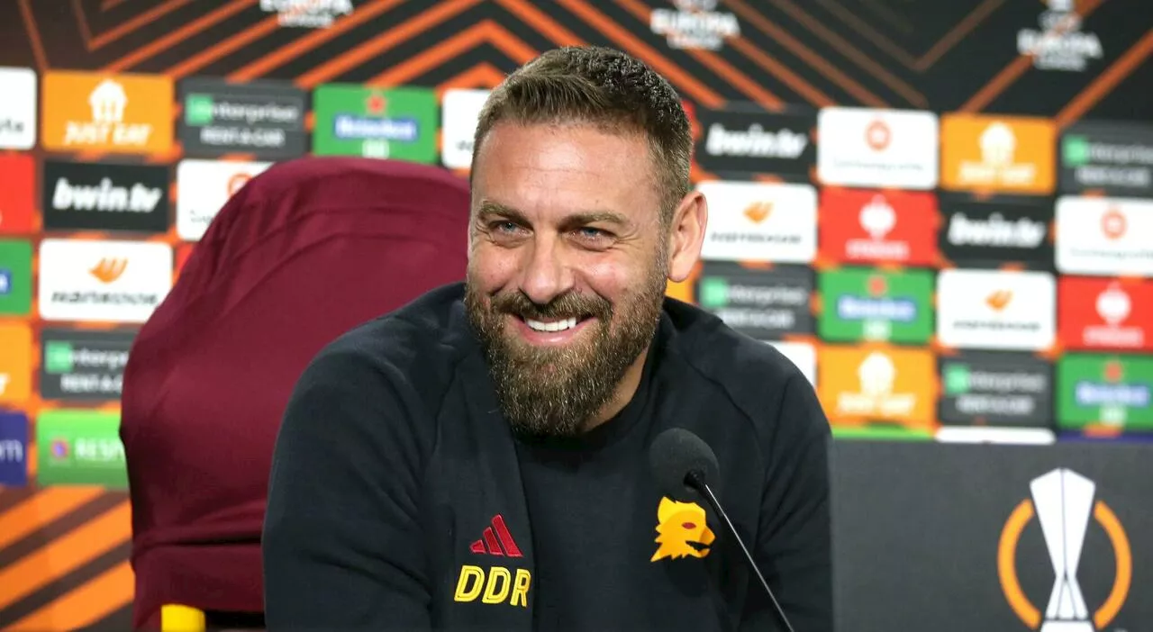 Napoli-Roma, De Rossi: «Ndicka giocherà al 100%. Difficoltà? Affrontare tante partite ravvicinate»