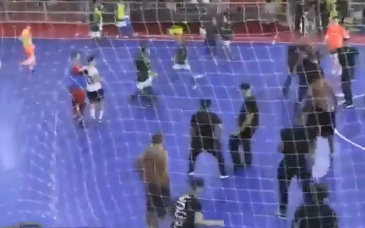 Vídeo: final de futsal entre Palmeiras e Corinthians termina em pancadaria