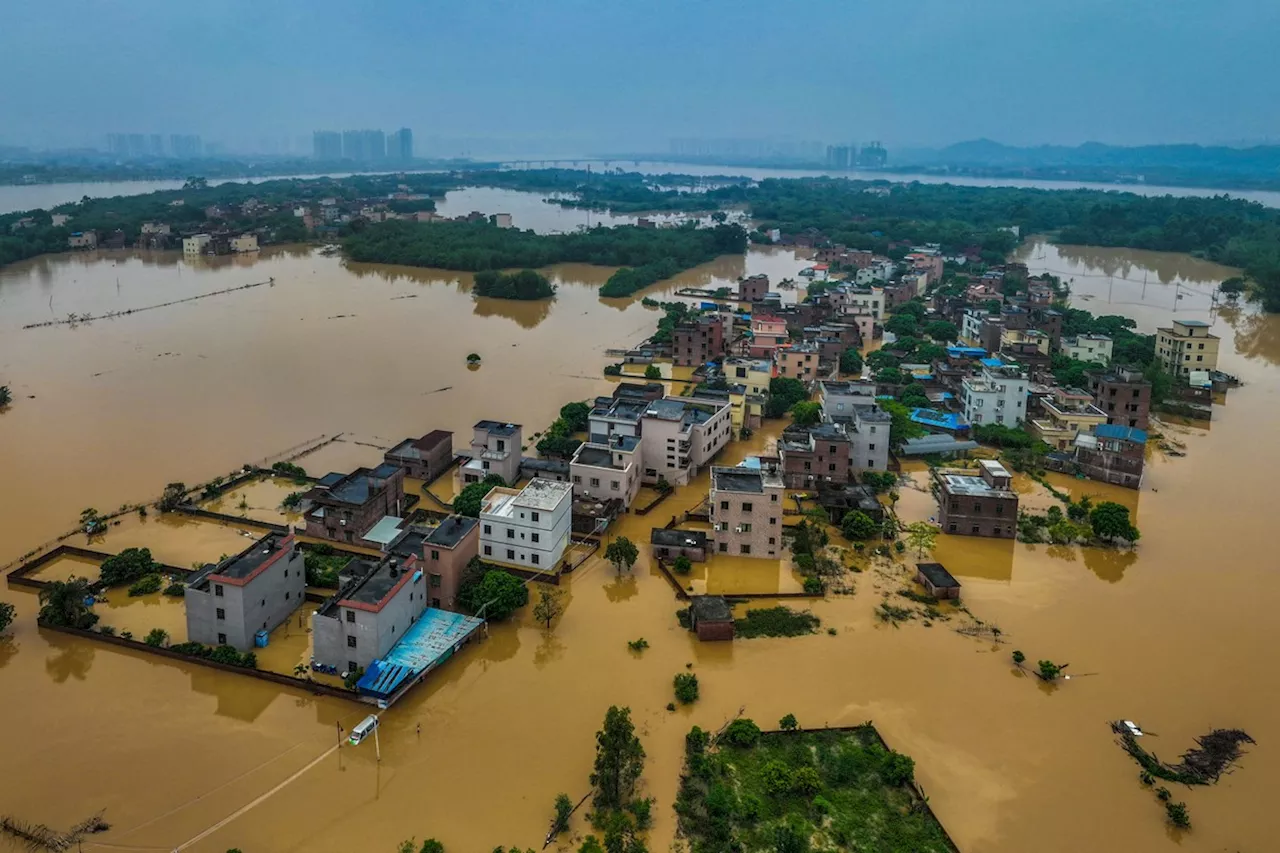 Chuvas torrenciais tiram mais de 100 mil de casa na China