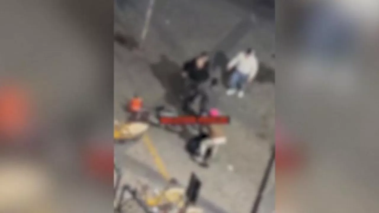 Milano violenta, massacrato di botte dal branco per un iPhone: caccia ai 9 aggressori