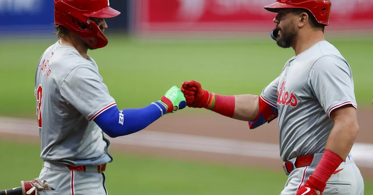 Schwarber y Harper con despliegue de poder lideran triunfo de los Filis sobre Padres