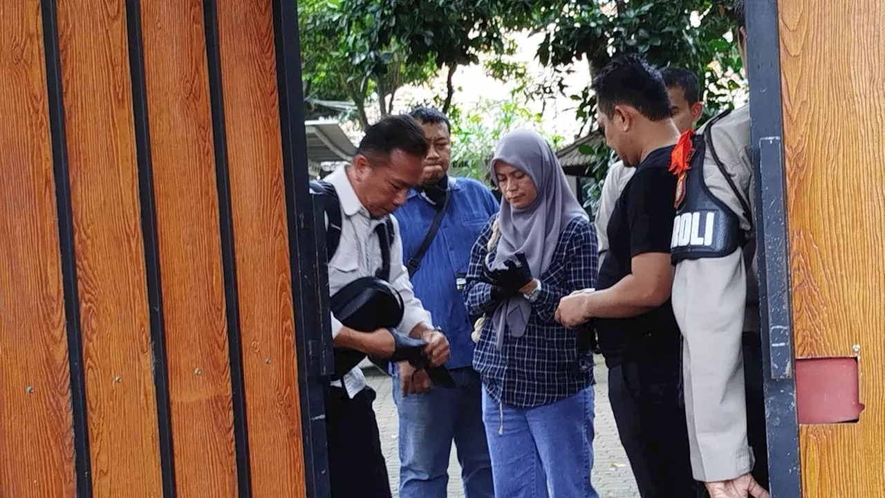 Didampingi Polisi, Keluarga Datangi Lokasi Tewasnya Brigadir RAT di Mampang Jaksel