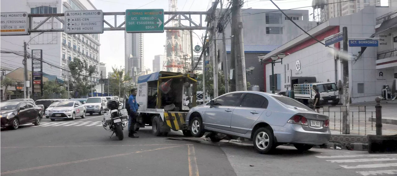 MMDA removes parked cars along major roads