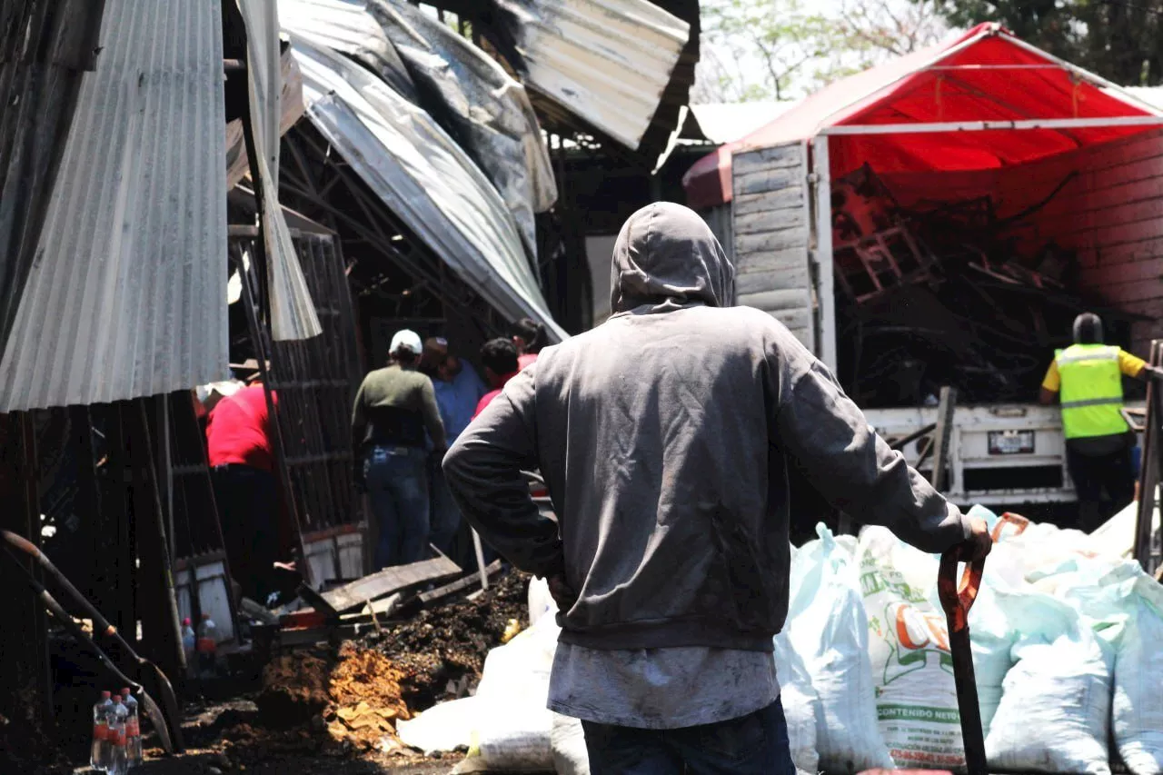 Sí va apoyo a comerciantes afectados por incendio en el Mercado de Celaya; esto les darán