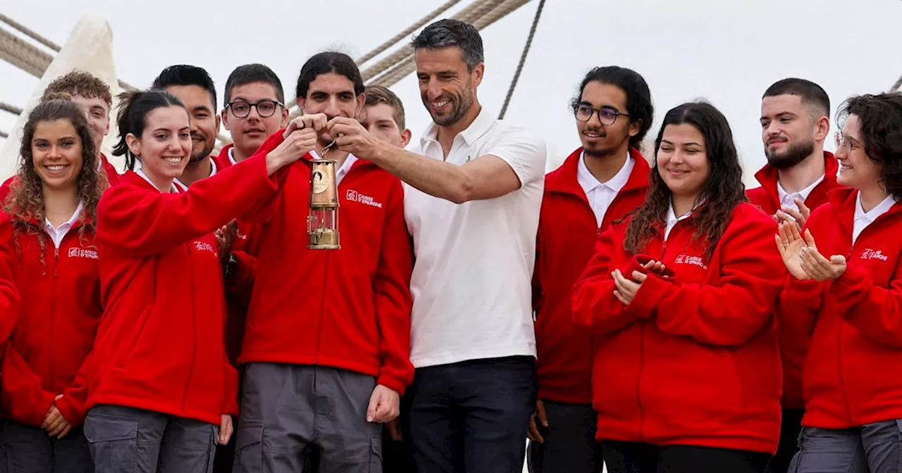 Olympics-Paris 2024 Olympics flame sets sail for France in final relay leg