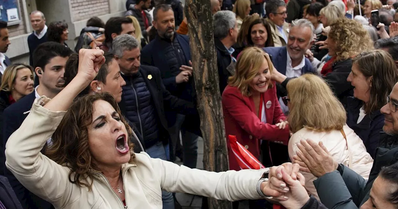 Thousands rally in Madrid to urge Spanish leader Pedro Sánchez not to resign