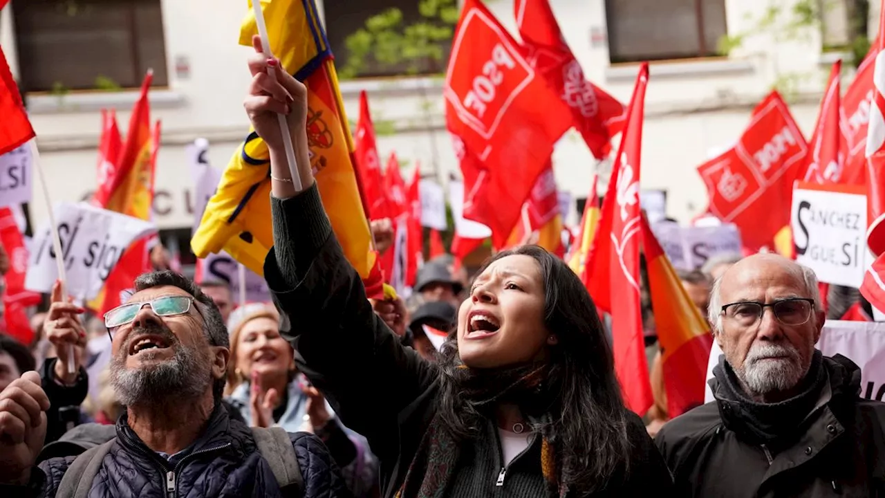 Nach Überlegungen zum Rücktritt: Tausende demonstrieren für spanischen Regierungschef