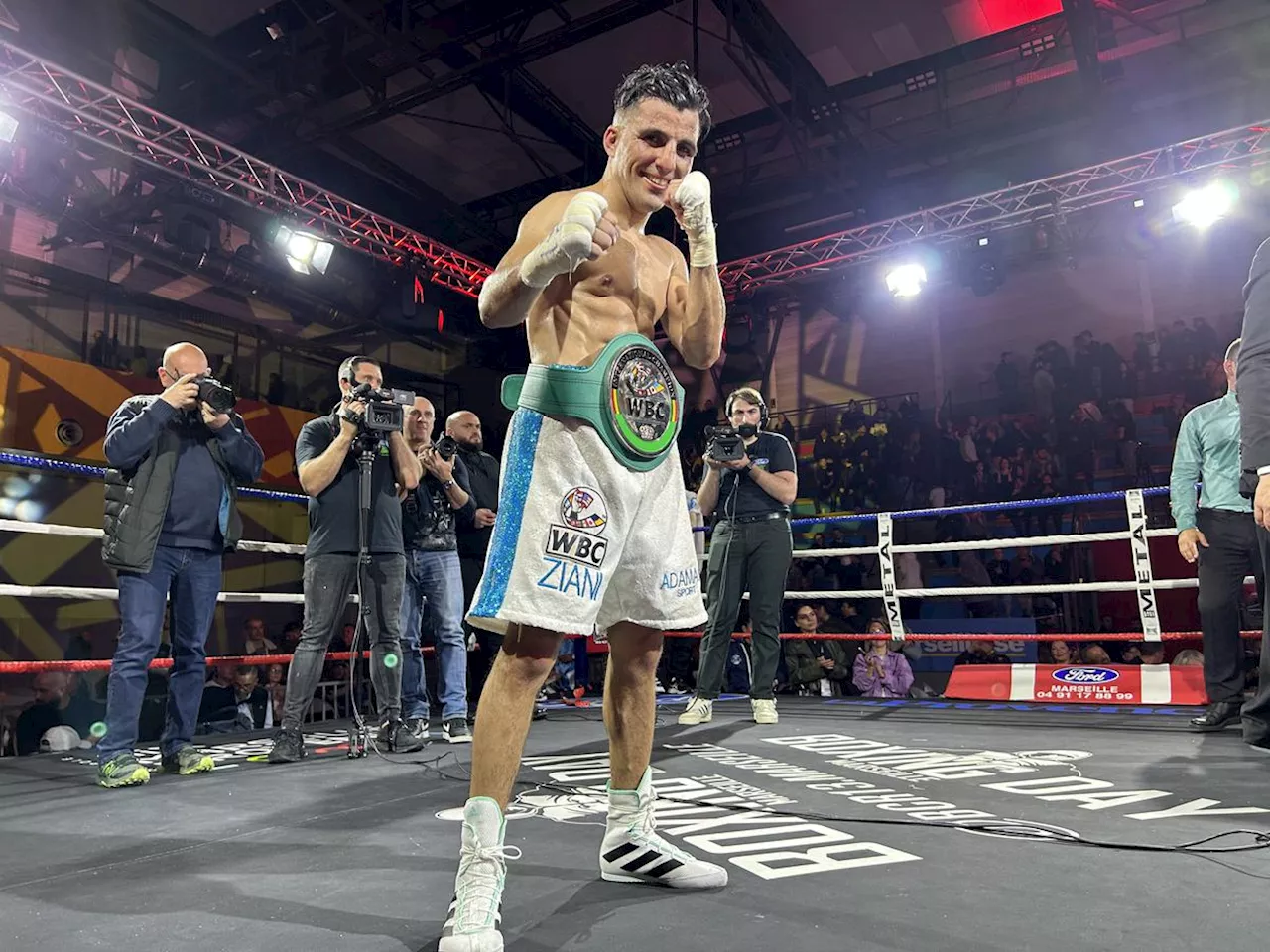 Boxe anglaise (super-plumes). Le Villeneuvois Samir Ziani conserve sa ceinture à Marseille