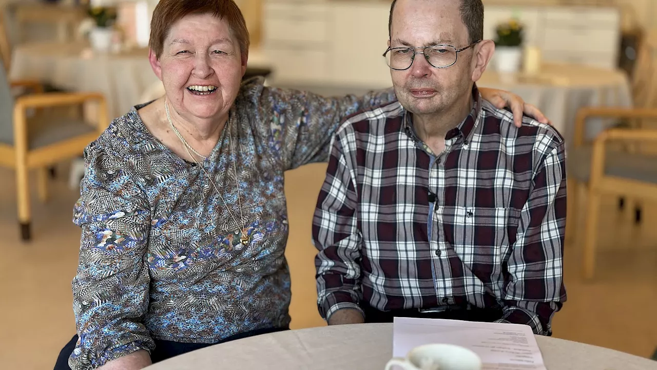 John turde ikke kysse Kirsten - men til brylluppet ændrede han mening