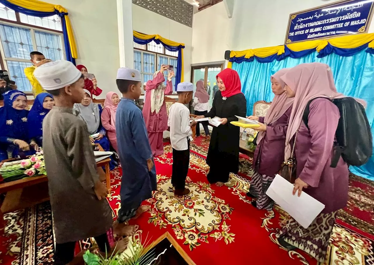 Raja Puan Muda Perlis berkenan serah sumbangan buat 30 anak yatim