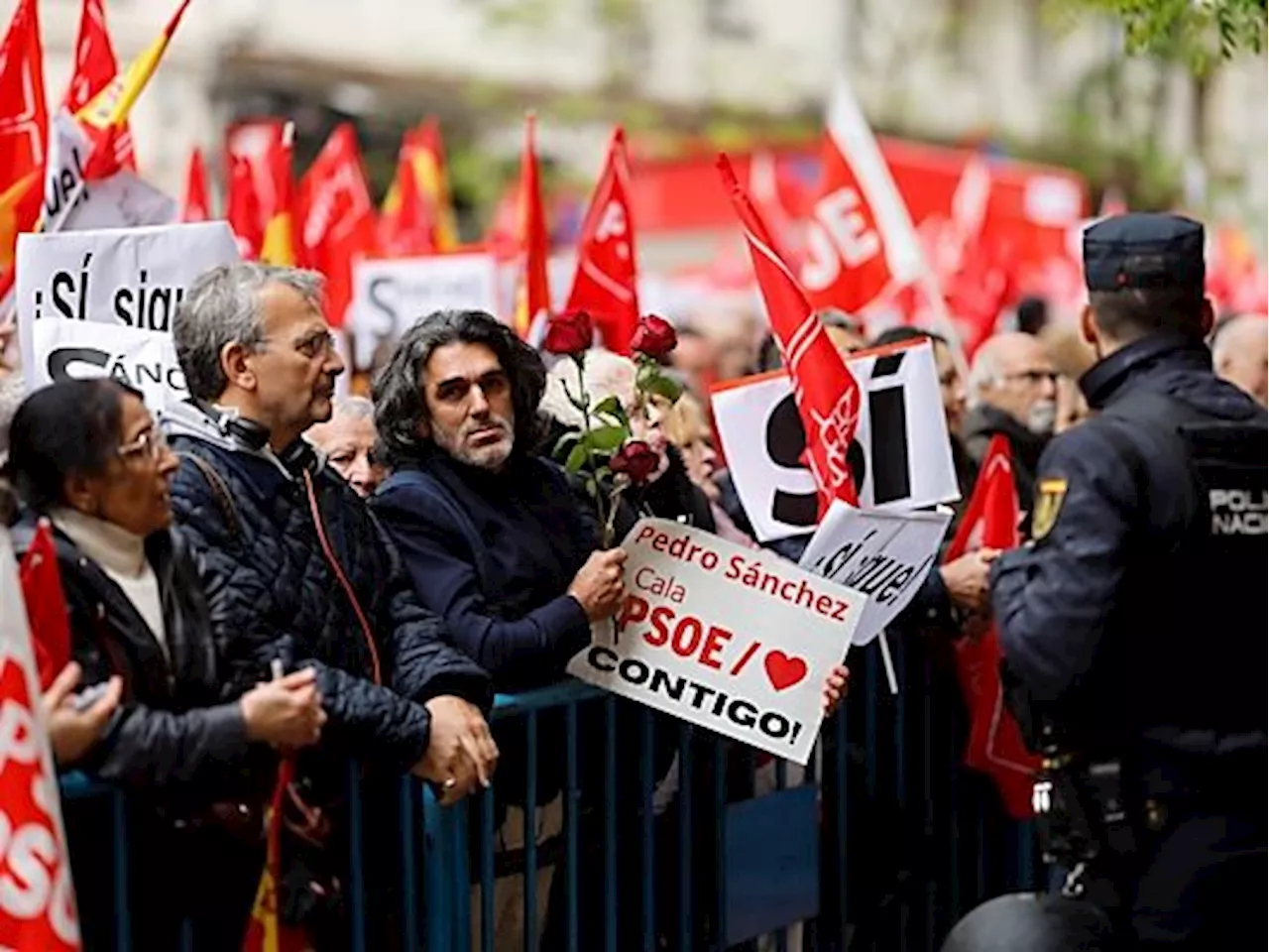 Demonstration für Verbleib von Spaniens Premier im Amt