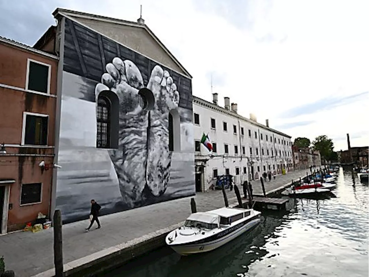 Papst Franziskus besucht Kunstbiennale in Venedig