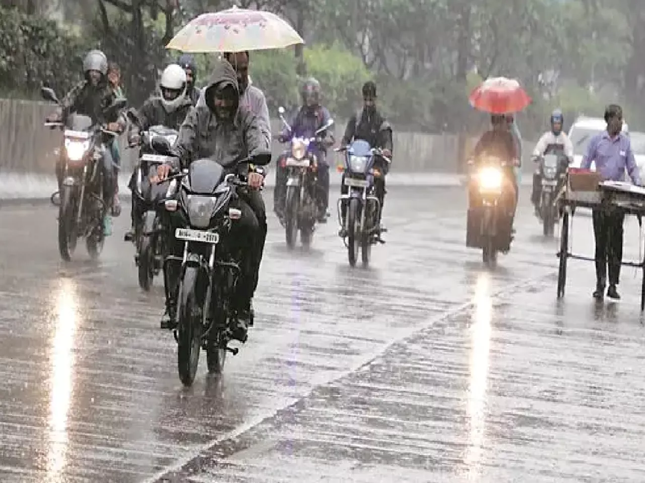 Maharashtra Weather: राज्यातील 'या' भागांमध्ये पावसाचा इशारा; पाहा मुंबईत कसं असेल हवामान?