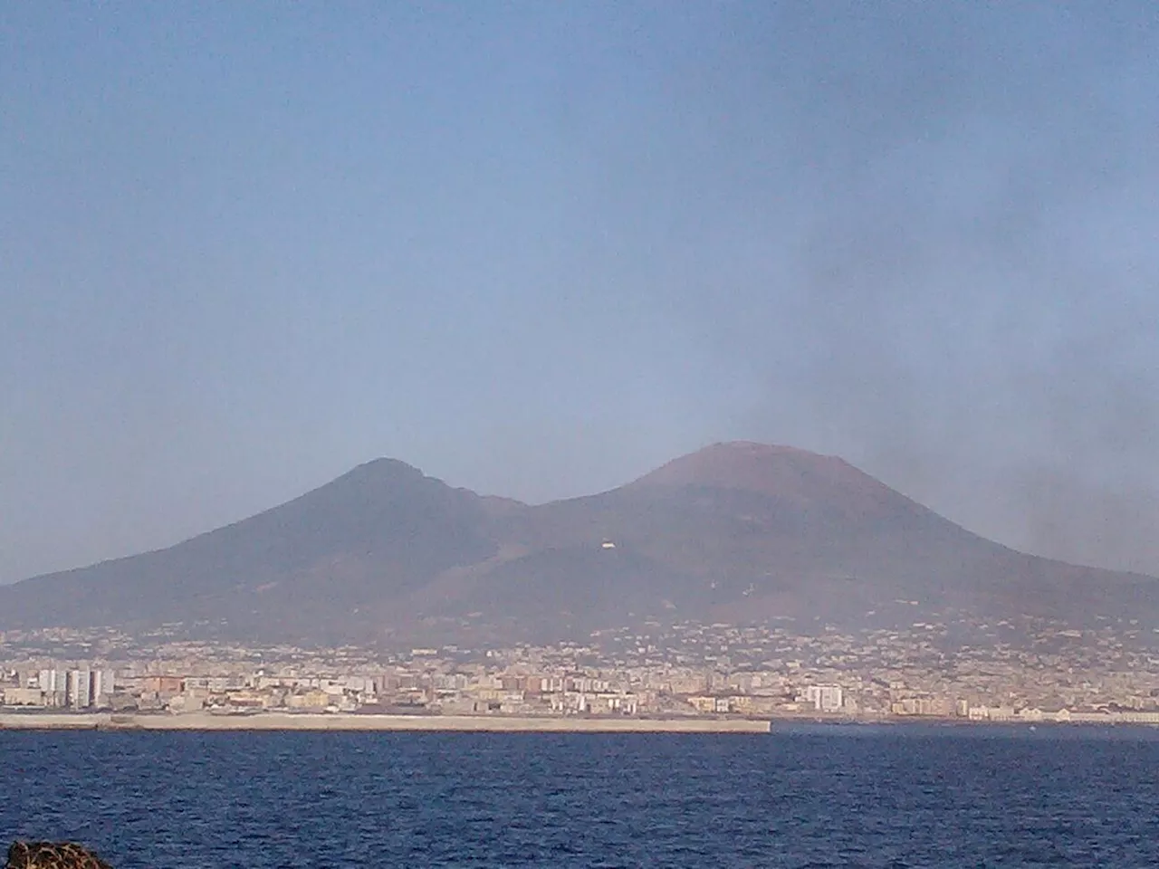 Terremoto oggi ai Campi Flegrei, vertice dopo scossa sul Vesuvio