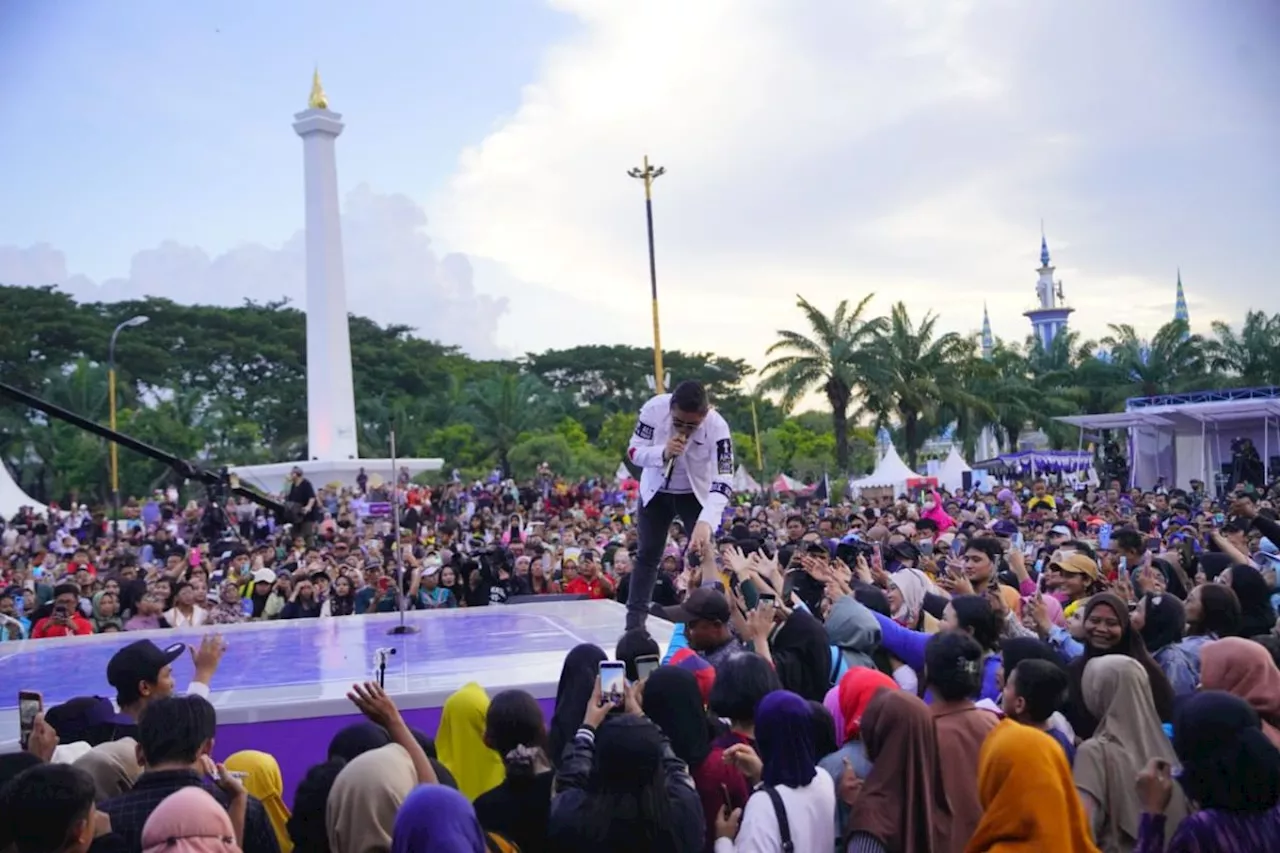 Ungu dan artis lainnya sukses hibur warga di Alun-Alun Kota Madiun