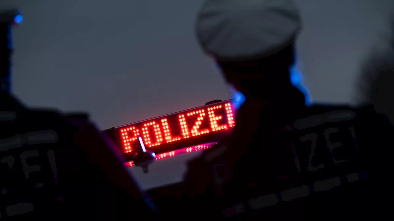 Polizei stoppt Raser: Mann fuhr ohne Führerschein über A111