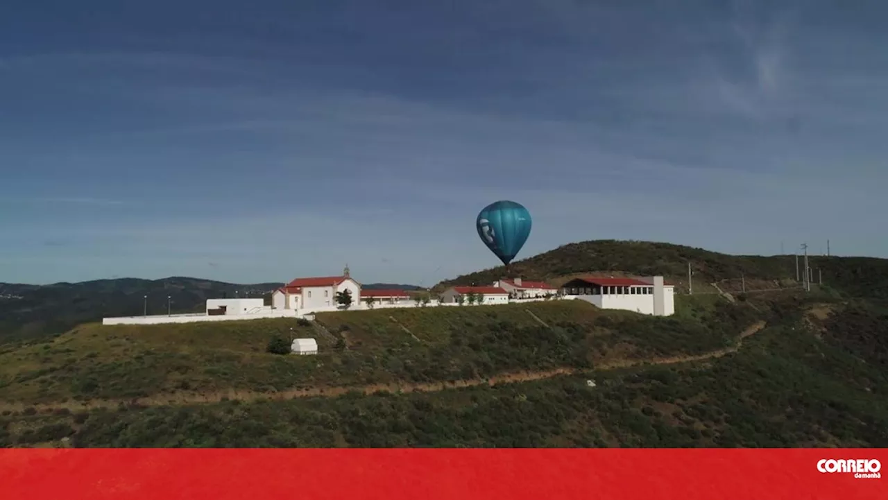 Homem que morreu no Alqueva terá saído do cesto do balão após amaragem