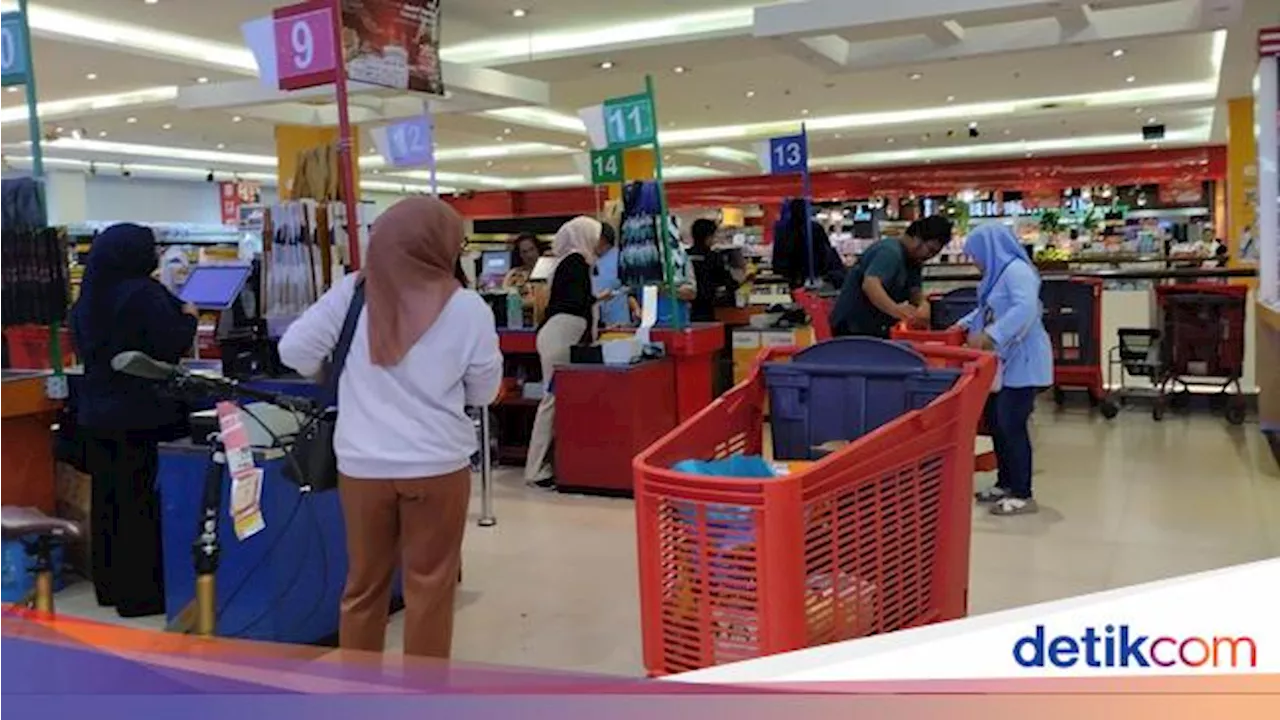 Ada Transmart Full Day Sale, Pengunjung Serbu Transmart Cempaka Putih