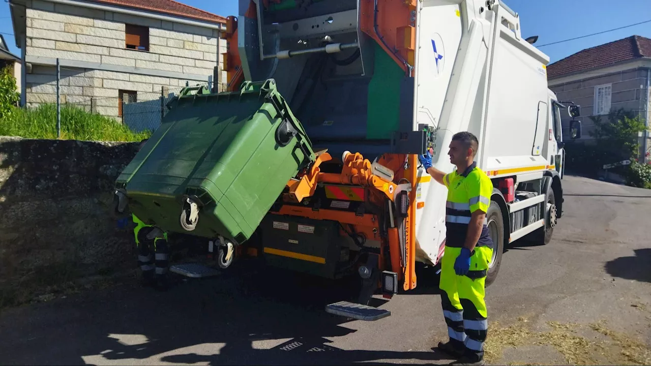 Asi trabajan los 'vigilantes de la basura' de Carballeda de Avia (Ourense)