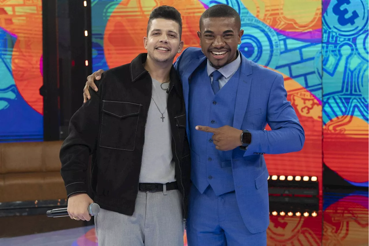 Davi Brito, campeão do ‘BBB 24’, conhece seu ídolo no palco do ‘Domingão com Huck’