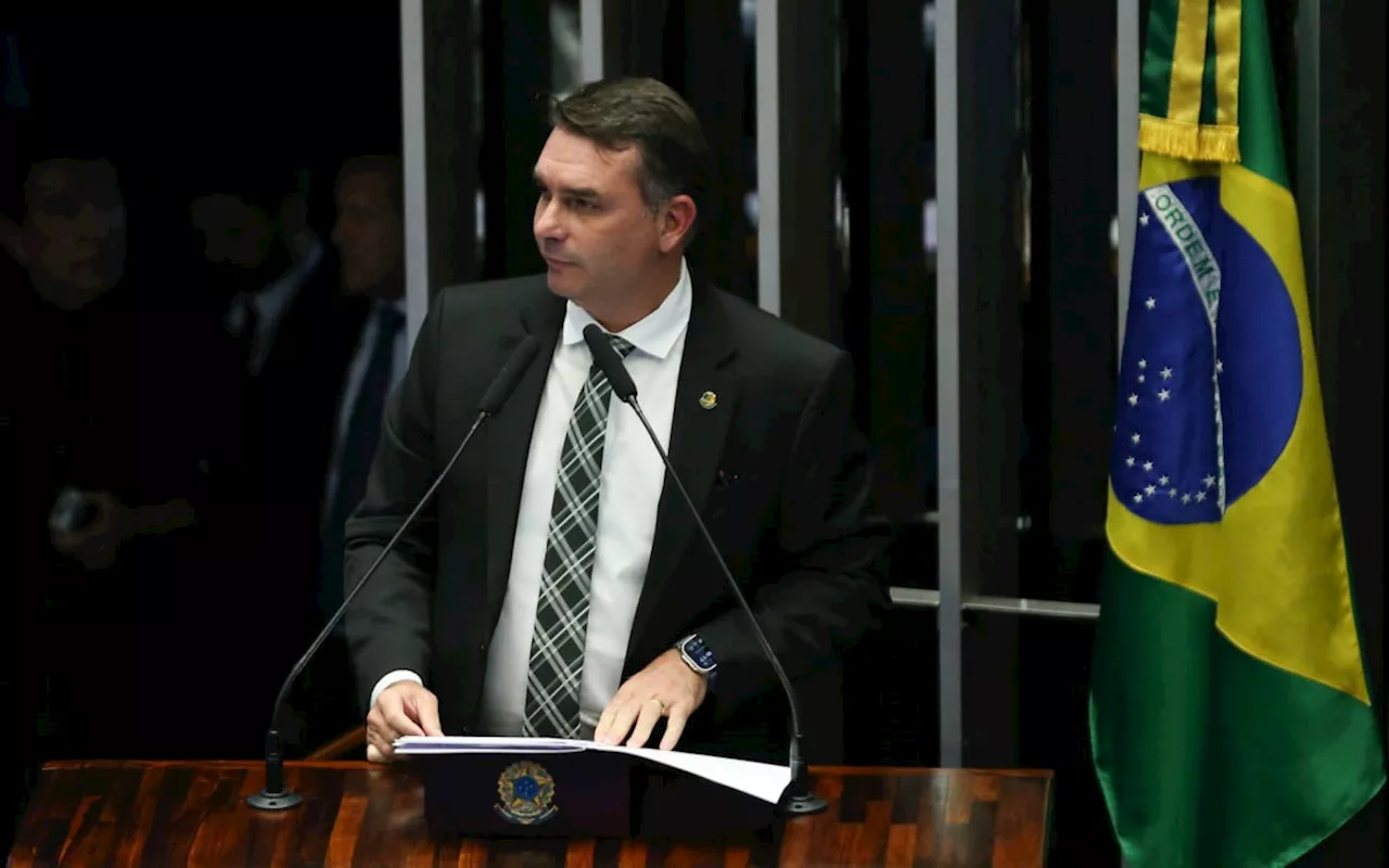 Flávio Bolsonaro pede para TCU suspender licitação do governo Lula para agências de publicidade