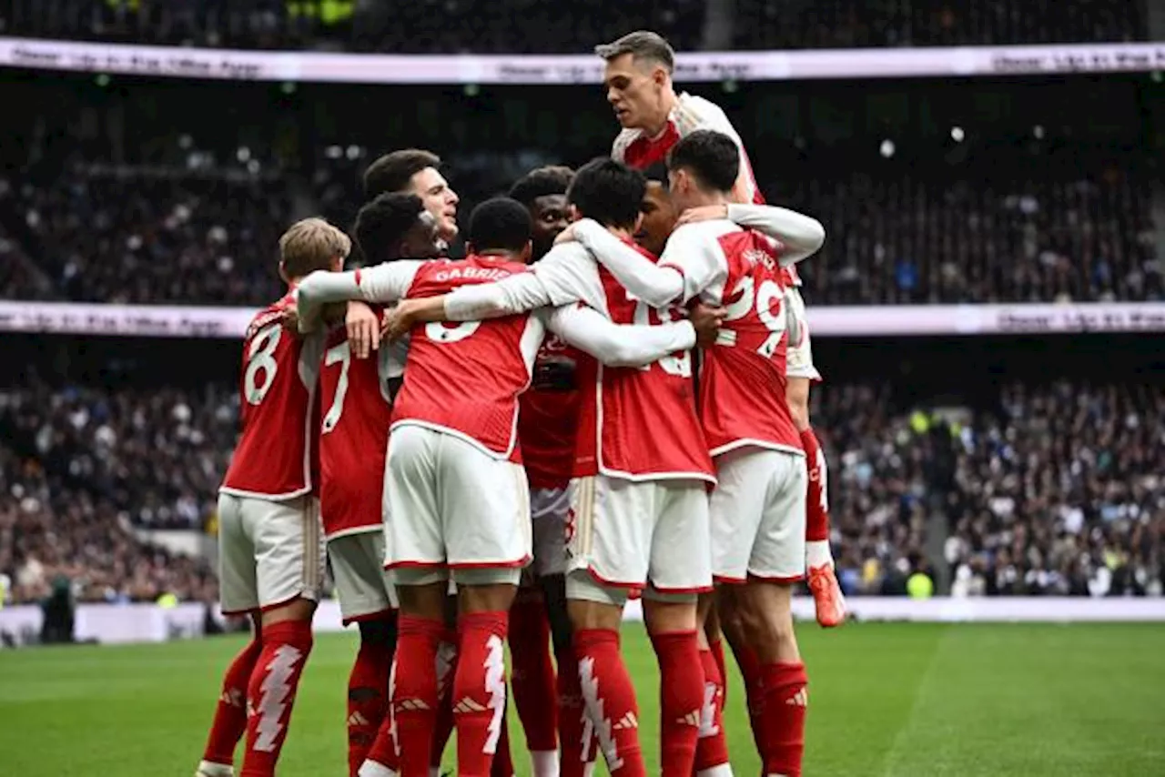 Arsenal s'impose à Tottenham et met la pression sur Manchester City en Premier League