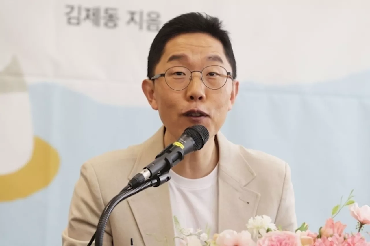 “문재인 아저씨도 제발”…평산책방 1주년 행사 간 김제동, 무슨 말 나눴나 보니