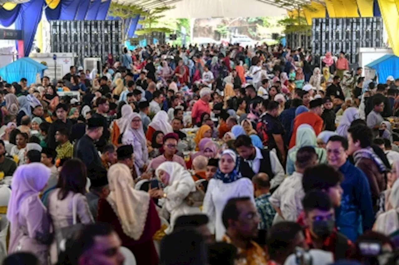 Over 5,000 guests attend Sungai Buloh MP’s Aidilfitri open house