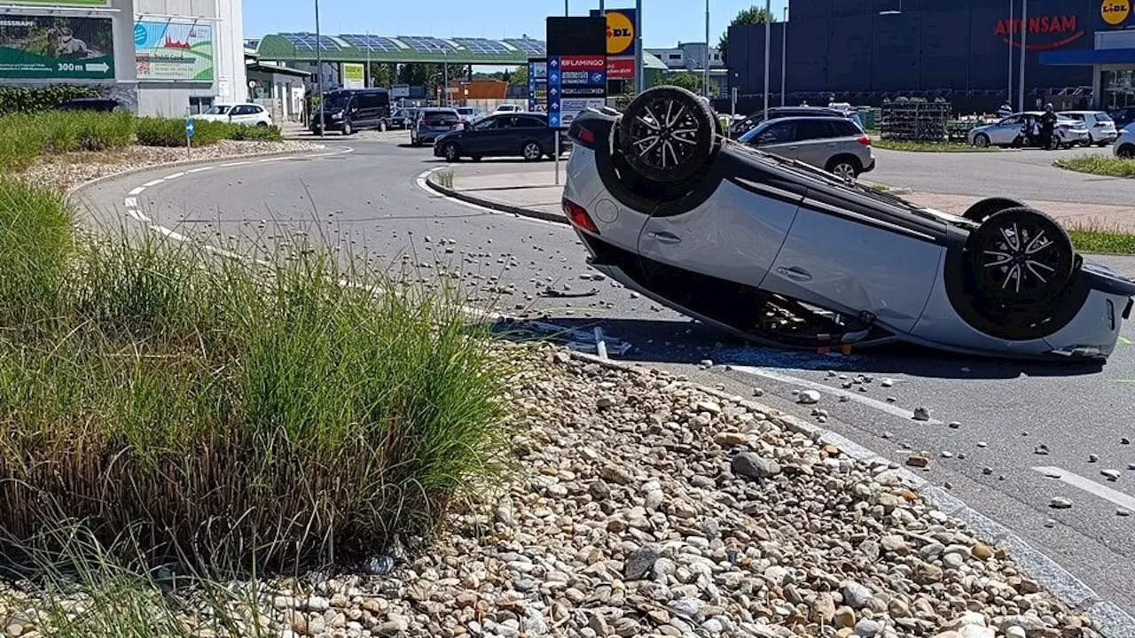 Filmreif: Auto landete im Klosterneuburger Kreisverkehr am Dach