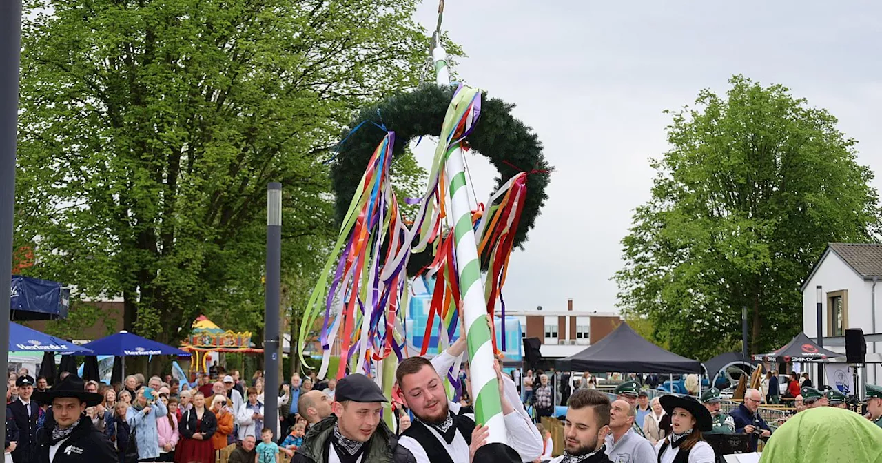 Maibaum- und Radelfest in Hövelhof ist ein großer Erfolg