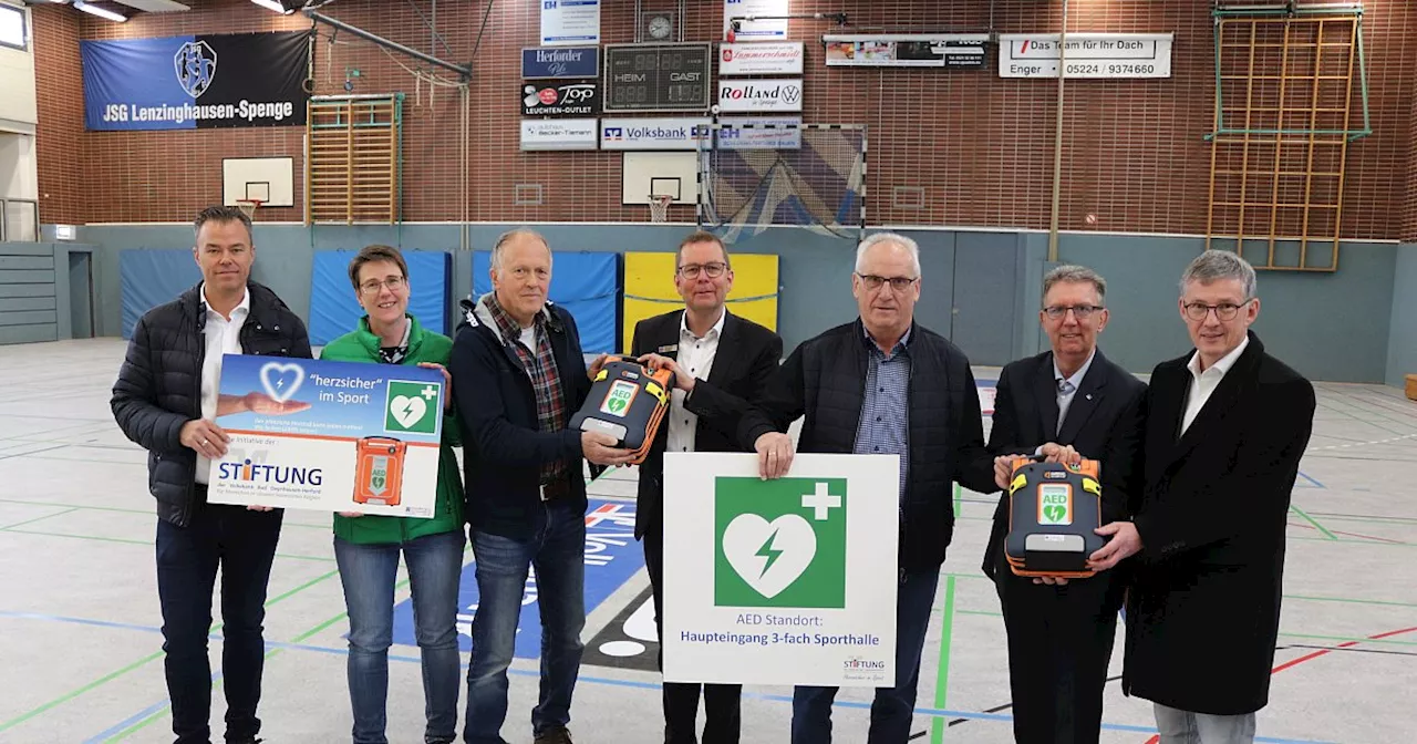 Nach medizinischem Notfall: Spenger Sporthallen bekommen neue Defibrillatoren