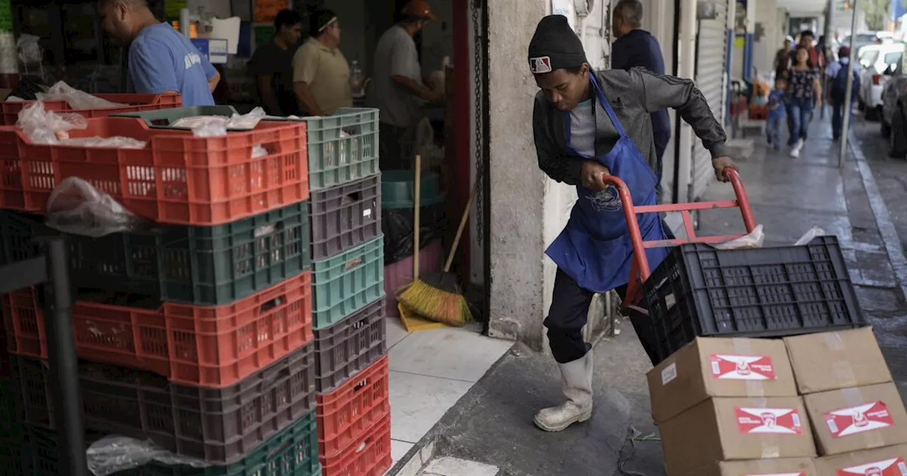 Migración sacude elecciones de EEUU; en México ni siquiera se menciona en debate político