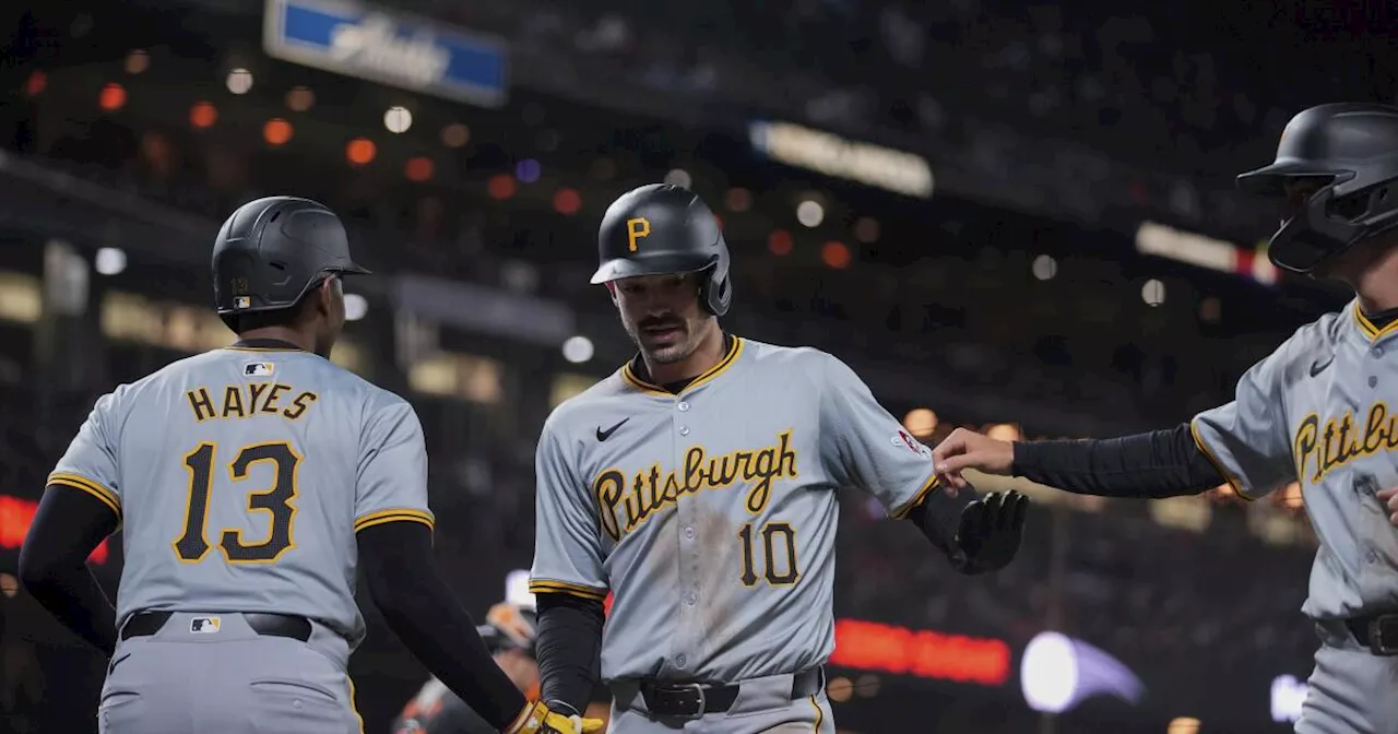 Reynolds, Hayes pegan jonrones consecutivos en la 10ma y Piratas superan 4-2 a Gigantes