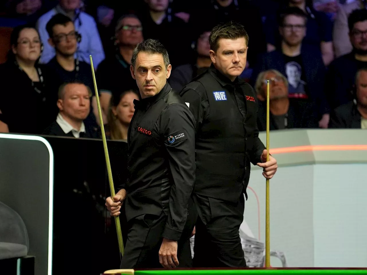 Ronnie O’Sullivan closes in on World Championship quarter-final spot