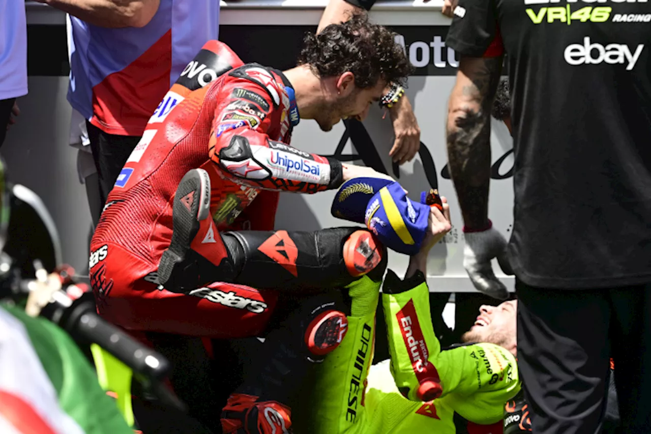 Marco Bezzecchi (3.) sprang Bagnaia im Parc fermé an