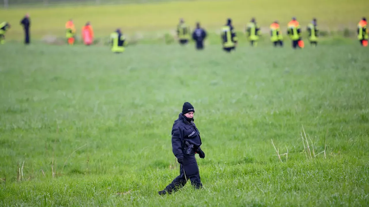 Niedersachsen: Vermisster Sechsjähriger: Große Menschenkette Auf Der ...