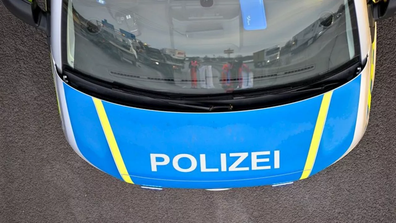 Unfälle: Mann wird aus Auto geschleudert und stirbt